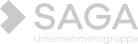 Logo der SAGA Unternehmensgruppe in Weiß auf transparentem Hintergrund, bestehend aus einem stilisierten Pfeil nach rechts und dem Schriftzug „SAGA Unternehmensgruppe“.
